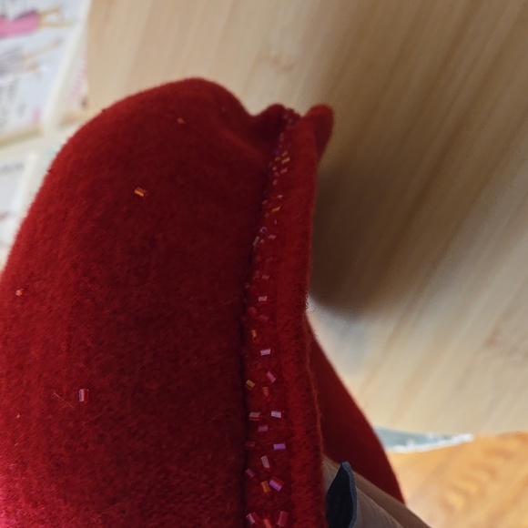 Nine West red ivy cap